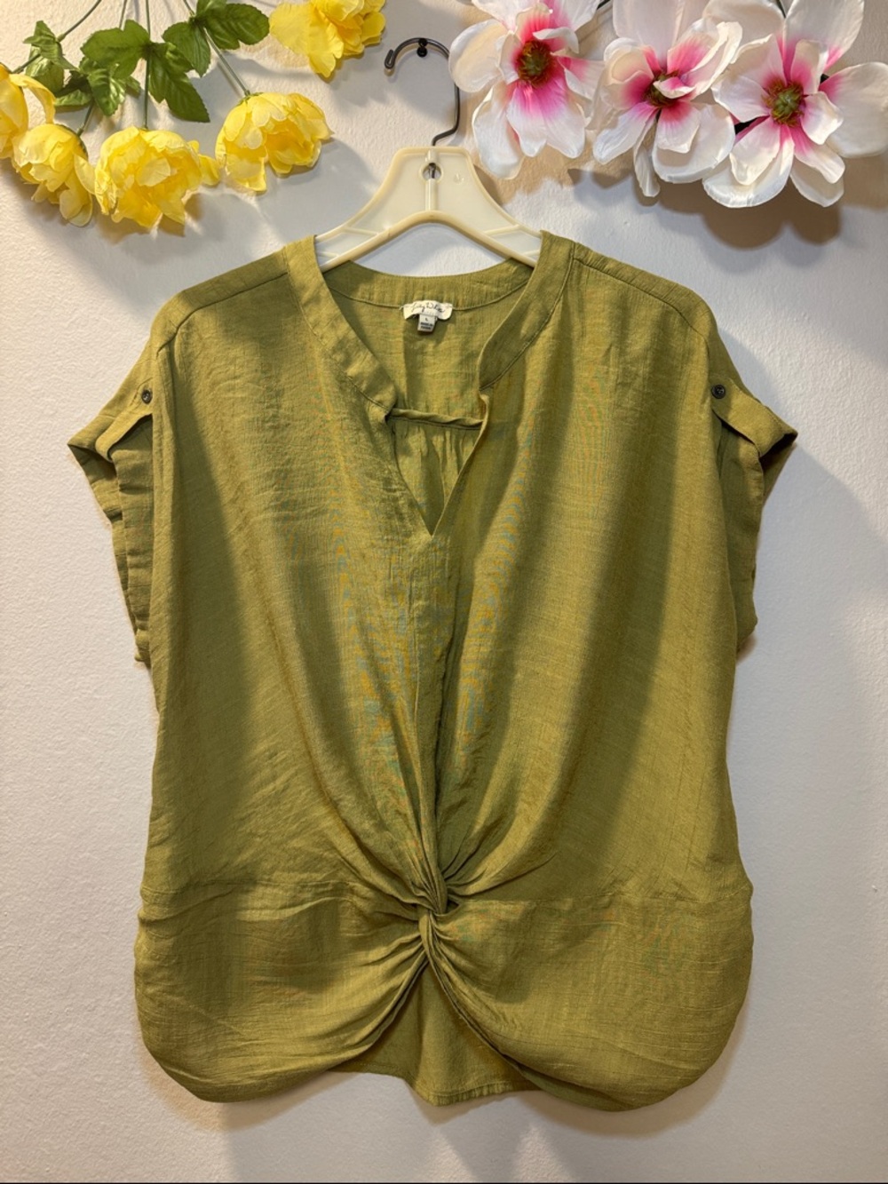 Lily White Olive Green Twist-Front Short Sleeve Blouse